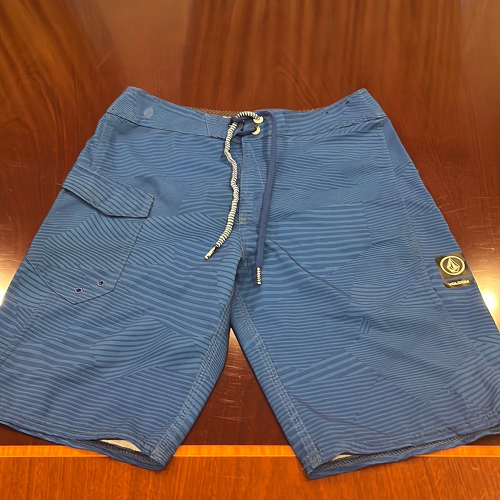 Boys VOLCOM baiting suite